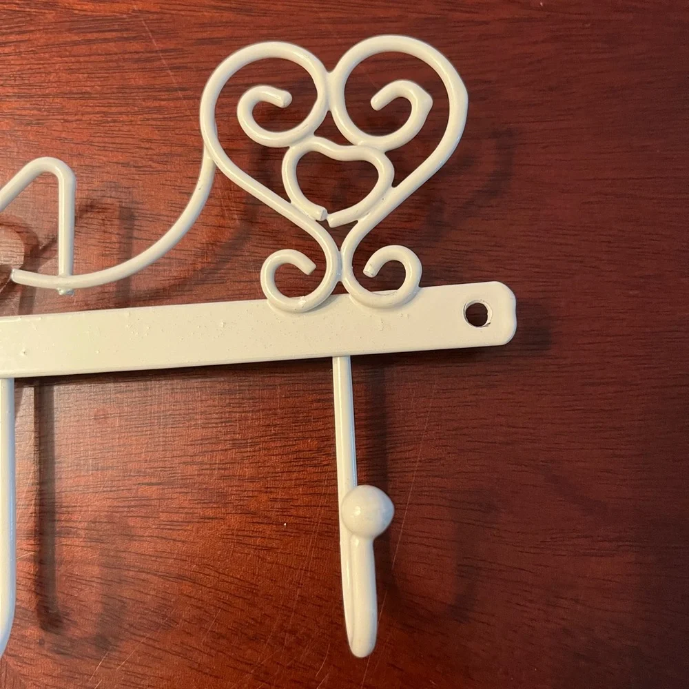 Pretty things wall hanging for accessories